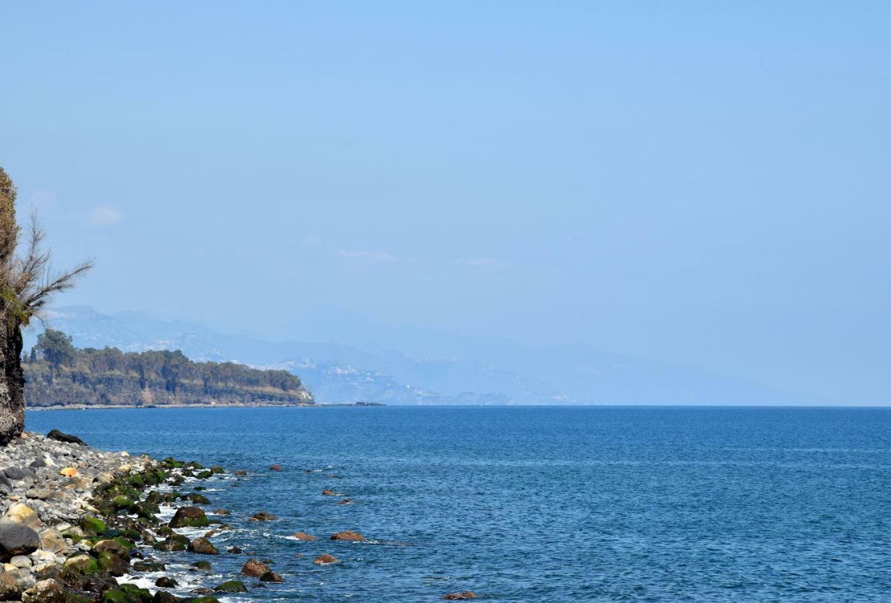 Riviera Degli Eucalipti - Cottage In Riva Al Mare Acireale Esterno foto